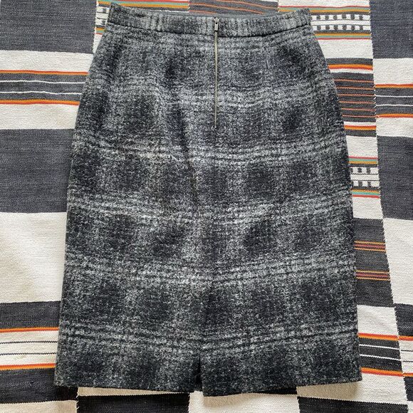 Banana Republic Wool Blend Skirt. Size 8. Knee Length. Winter. Work Wear. Casual - Picture 8 of 9